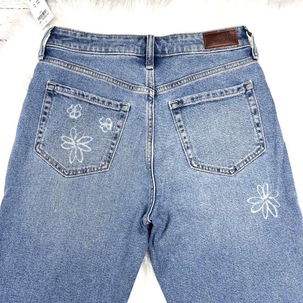👖NWT🤩 |•HOLLISTER•| Ultra High-Rise Mom Jeans Flowers Size 5 Short 27x25👖 - Picture 5 of 12